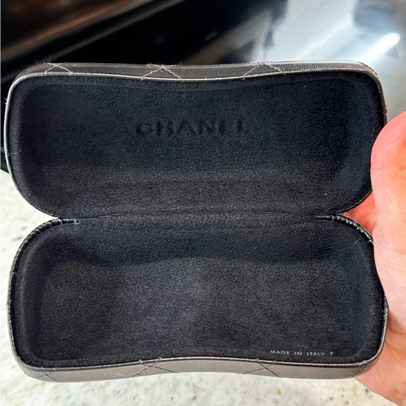 Chanel Polarized Sunglasses and case - Picture 8 of 9